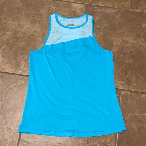 2 athletic tanks size medium - Picture 6 of 8